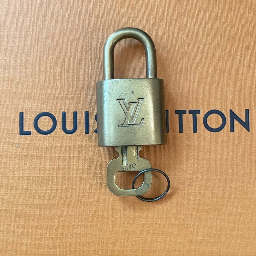 Louis Vuitton Gold Padlock with Key #305